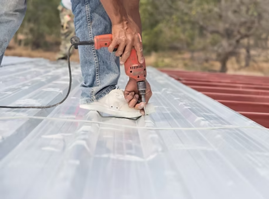 Roof-installation-with-roofing-screws-and-bonding-washers